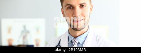 Fleißige Arzt im Krankenhaus Stockfoto