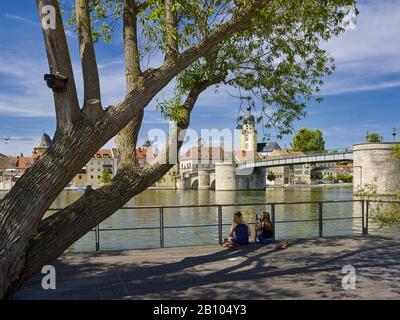 Altstadt von Kitzingen am Main mit der Kirche St. Johannes, dem Marktturm und der Stadtkirche, Unterfranken, Bayern, Deutschland Unterfranken Stockfoto