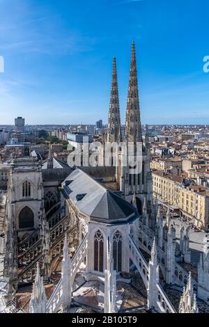 Bordeaux in Frankreich, Luftaufnahme der Kathedrale Saint-Andre im Zentrum Stockfoto