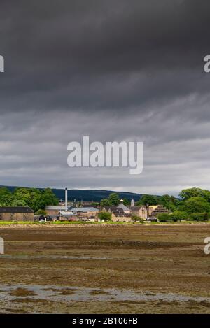 Der Brennereikomplex Dalmore Scotch Whisky (im Besitz von Diageo) in der Nähe von Allness Easter Ross Scotland UK Stockfoto