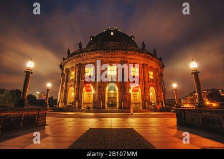 Bodemuseum nachts in Laterne, Museumsinsel, Berlin, Deutschland Stockfoto