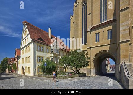 Häuser in der Klostergasse in Rothenburg ob der Tauber, Bayern, Deutschland Stockfoto