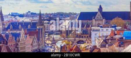 Panorama-Banner mit Blick auf Gent, Belgien, mit St.-Michael-Brücke und Kirche und Kanal Stockfoto