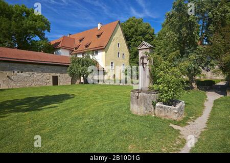 Kloster und Kräutergarten im Reichstadtmuseum in Rothenburg ob der Tauber, Bayern, Deutschland Stockfoto