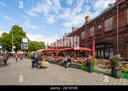 S Bahnhof Hackescher Markt, Straßencafés, Mitte, Berlin, Deutschland, Europa Stockfoto