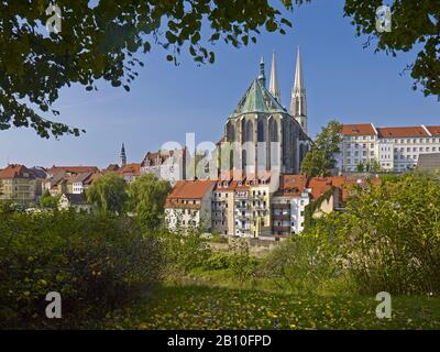 Blick über die Neiße in die Altstadt mit der Kirche St. Peter und Paul in Görlitz-Sachsen Stockfoto