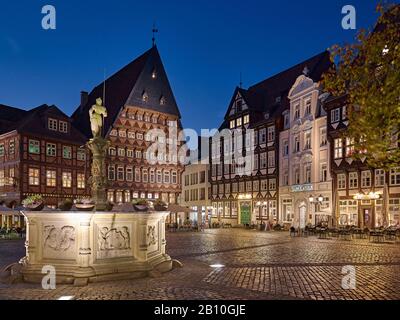 Markt in Hildesheim mit Knochenhauseramtshaus, Stadtschänke, Wollenwebergildehaus, Niedersachsen, Deutschland Stockfoto