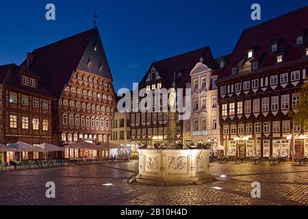 Markt in Hildesheim mit Knochenhauseramtshaus, Stadtschänke, Wollenwebergildehaus, Niedersachsen, Deutschland Stockfoto
