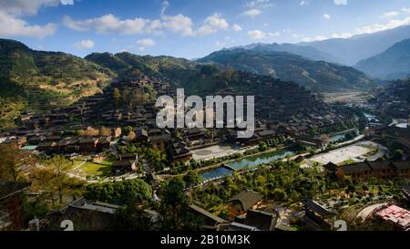 Traditionelles Dorf der Ureinwohner Miaos, Xijiang, Provinz Guizhou, China Stockfoto