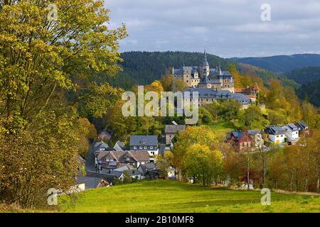 Schloss und Stadt Lauenstein bei Ludwigsstadt, Oberfranken, Bayern, Deutschland Stockfoto