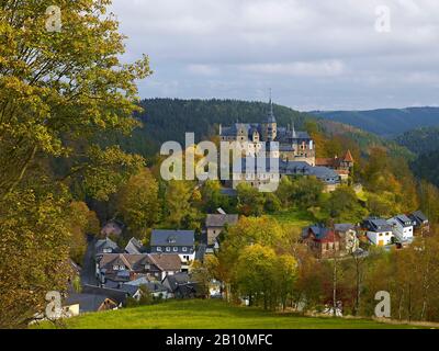 Schloss und Stadt Lauenstein bei Ludwigsstadt, Oberfranken, Bayern, Deutschland Stockfoto