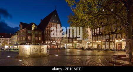 Markt in Hildesheim mit Backwarenbüro, Bone Hack Office, Stadtschänke, Wollenweber Gildehaus, Niedersachsen, Deutschland Stockfoto