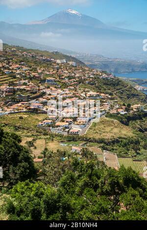 El Sauzal mit Teide im Hintergrund, auf der Kanarischen Insel Stockfoto