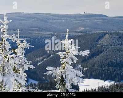 Blick von Kickelhahn bei Ilmenau über den Thüringer Wald bis Schneekopf, Thüringen, Deutschland Stockfoto