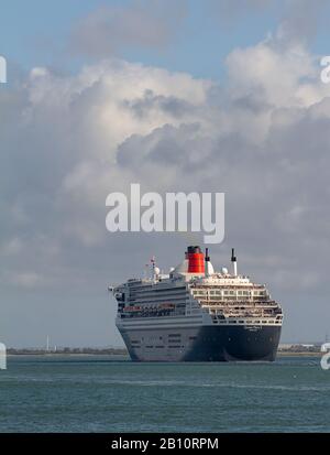 Stern Der Königin Mary Zwei, Die Southampton Docks Als Teil Der Drei Queens Verlässt Stockfoto