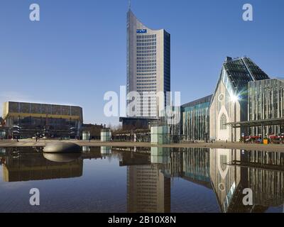 Augustusplatz mit Stadtturm, Neuaugusteum und Paulinum, Leipzig, Sachsen, Deutschland Stockfoto