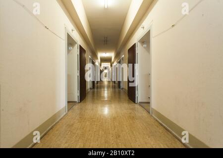 Flur im Verhörflügel, ehemalige Stasi-Strafanstalt, Gedenkstätte Hohenschönhausen, Berlin Stockfoto