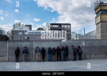 Gedenkstätte Berliner Mauer, Bernauer Straße, Hochzeitsgrenze, Berlin Mitte, Deutschland, Europa Stockfoto