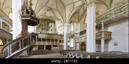 Innenansicht der Stadtkirche St. Marien und Laurentius in Dippoldiswalde, Sachsen, Deutschland Stockfoto