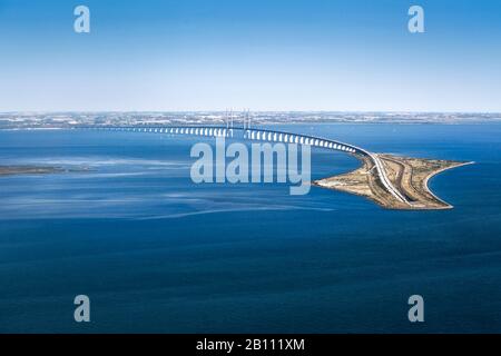 Luftbild der Øresund-Brücke mit dem Drogden-Tunnel, Verkehrsverbindung zwischen Kopenhagen in Dänemark und Malmö in Schweden Stockfoto