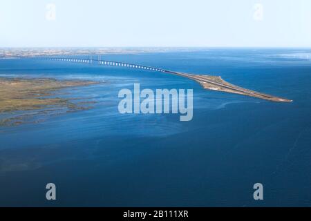 Luftbild der Øresund-Brücke mit dem Drogden-Tunnel, Verkehrsverbindung zwischen Kopenhagen in Dänemark und Malmö in Schweden Stockfoto