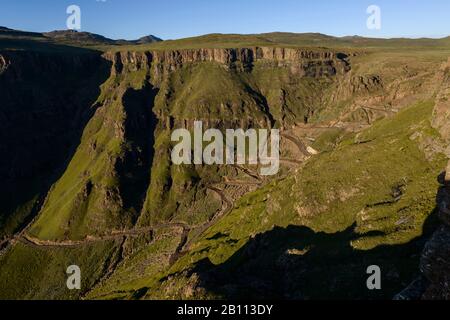 Blick vom Sani-Pass auf die Drakensberger Bergkette, Südafrika Lesotho, Afrika Stockfoto