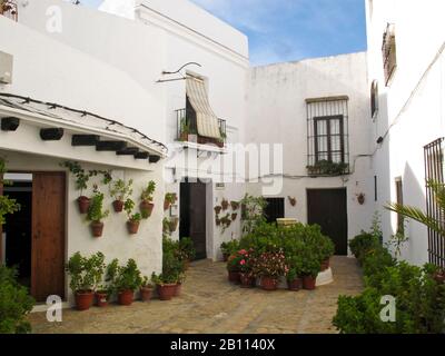 Patio andalusischen des traditionellen Hauses. Vejer de la Frontera. Cadiz. Andalusien. Spanien Stockfoto