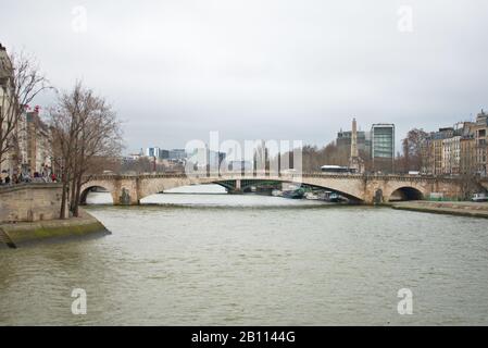 Landschaft entlang der seine in Paris Stockfoto