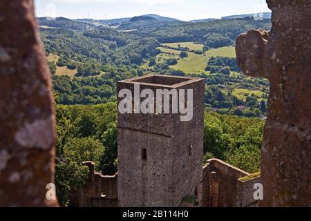 Blick von Schloss Kasselburg, Deutschland, Rheinland-Pfalz, Vulkaneifel, Pelm Stockfoto