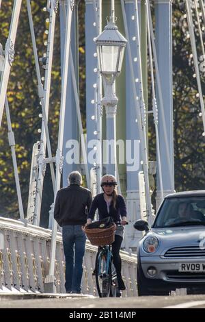 Renee Zellweger fuhr während der Dreharbeiten zu Bridget Jones Diary mit einem Fahrrad Stockfoto