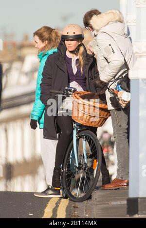 Renee Zellweger fuhr während der Dreharbeiten zu Bridget Jones Diary mit einem Fahrrad Stockfoto