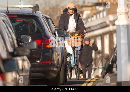 Renee Zellweger fuhr während der Dreharbeiten zu Bridget Jones Diary mit einem Fahrrad Stockfoto