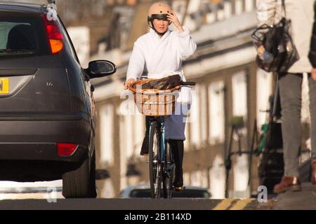 Renee Zellweger fuhr während der Dreharbeiten zu Bridget Jones Diary mit einem Fahrrad Stockfoto