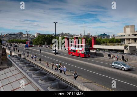 Waterloo Bridge im Southbank Center, London, Großbritannien Stockfoto