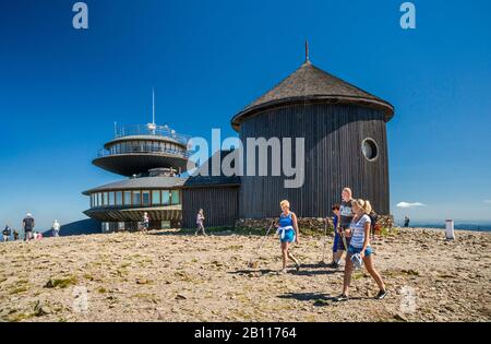 Marienkapelle, 1681, Meteo Observatorium und Restaurant auf der polnischen Seite der Grenze zu Tschechien, auf Sniezka, Karkonosze, Polen Stockfoto