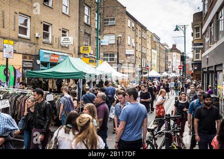 Flohmarkt an der Brick Lane, East End, London, Großbritannien Stockfoto