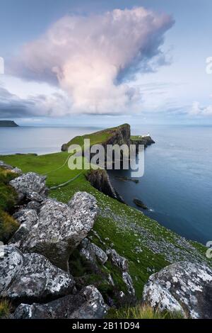 Neist Point mit Leuchtturm, Skye Island, Schottland, England, Großbritannien, Europa Stockfoto