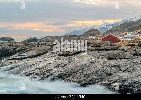 Das verlassene Fischerdorf Nesland am Südende von Flakstadøy, Lofoten, Norwegen Stockfoto