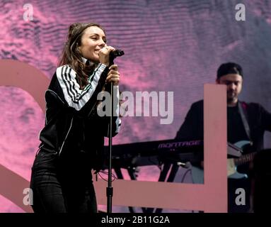 Amy Shark at Fire Fight Australia im ANZ Stadium Sydney Australa 16. Feb 2020 Foto VON Rhiannon Hopley Stockfoto