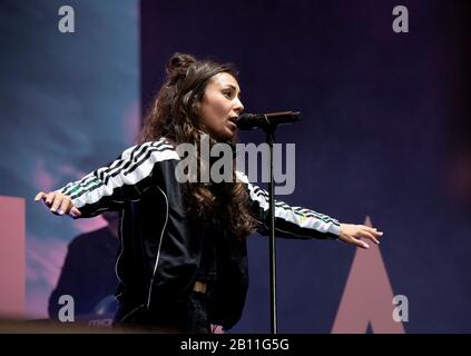 Amy Shark at Fire Fight Australia im ANZ Stadium Sydney Australa 16. Feb 2020 Foto VON Rhiannon Hopley Stockfoto