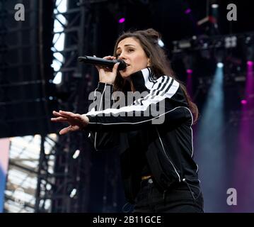 Amy Shark at Fire Fight Australia im ANZ Stadium Sydney Australa 16. Feb 2020 Foto VON Rhiannon Hopley Stockfoto