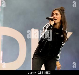 Amy Shark at Fire Fight Australia im ANZ Stadium Sydney Australa 16. Feb 2020 Foto VON Rhiannon Hopley Stockfoto