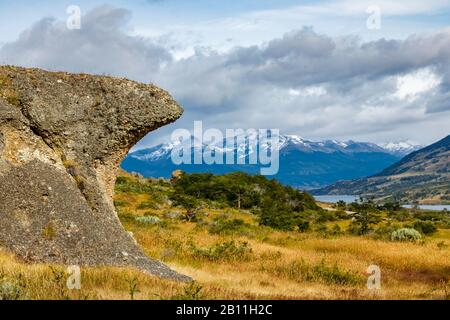 Panoramablick vom Cerro Benitez über Lago Sofia zum Nationalpark Torres del Paine, Provinz Ultima Esperanza, Region Magallanes, Südchile Stockfoto