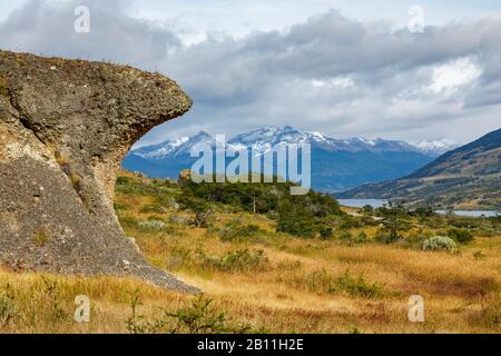 Panoramablick vom Cerro Benitez über Lago Sofia zum Nationalpark Torres del Paine, Provinz Ultima Esperanza, Region Magallanes, Südchile Stockfoto