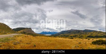 Panoramablick vom Cerro Benitez über Lago Sofia zum Nationalpark Torres del Paine, Provinz Ultima Esperanza, Region Magallanes, Südchile Stockfoto