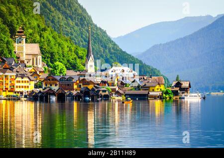 Schönes Hallstatter Dorf am Hallstatter See, Österreich. Stockfoto