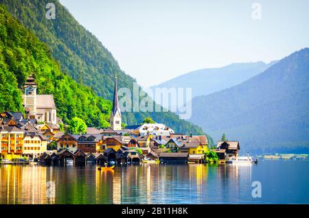 Schöner Blick auf das Dorf Hallstatt in Österreich Stockfoto