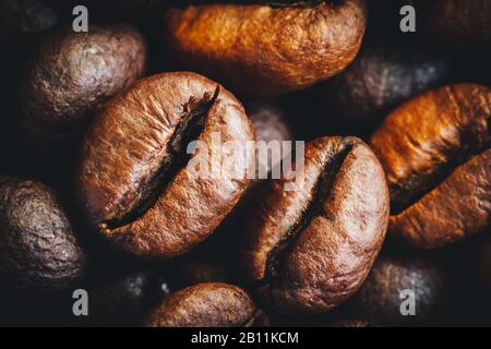 Hintergrund der Kaffeebohnen. Nahaufnahme. Stockfoto