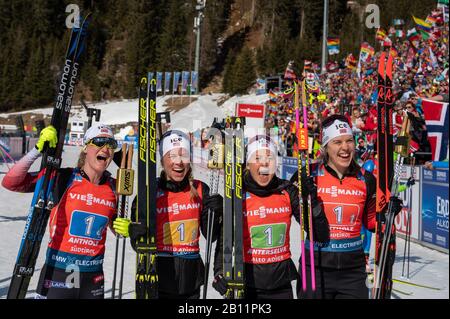 Anterselva (BZ), Italien, 22. Februar 2020, von links Roeiseland, eckhoff, Tandrevold, solemdal (NOR) ganz arrivo während der IBU-WM Biathlon 2020 - Damen Staffel 4x6 Km - Biathlon - Credit: LPS/Marco Todaro/Alamy Live News Stockfoto