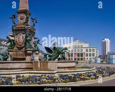 Augustusplatz, Mendebrunnen mit Oper und Wintergarten Hochhaus, Leipzig, Sachsen, Deutschland Stockfoto